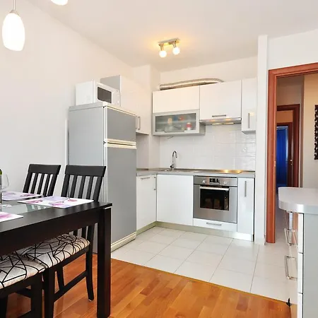 Ante Apartment *