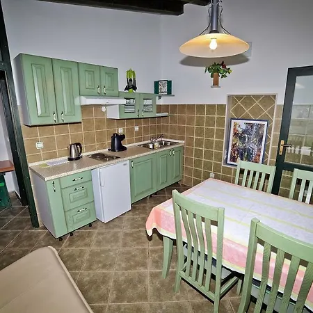 Apartment Ante *