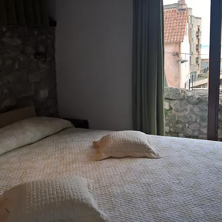 Ante Apartment Split