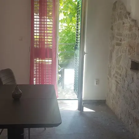 Apartment Ante *
